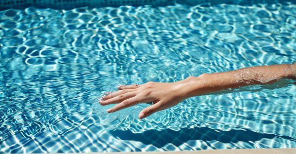 Redonnez éclat et confort à votre piscine coque polyester